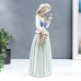 Фарфоровая статуэтка Девушка с корзиной цветов