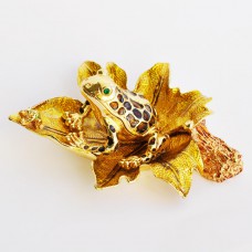 Шкатулка со стразами Н-23-2862 семья жаб на золотом листе